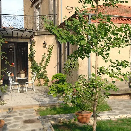 La Maison De Mariecamille Maison d'hôtes Saint-Germain-Lembron